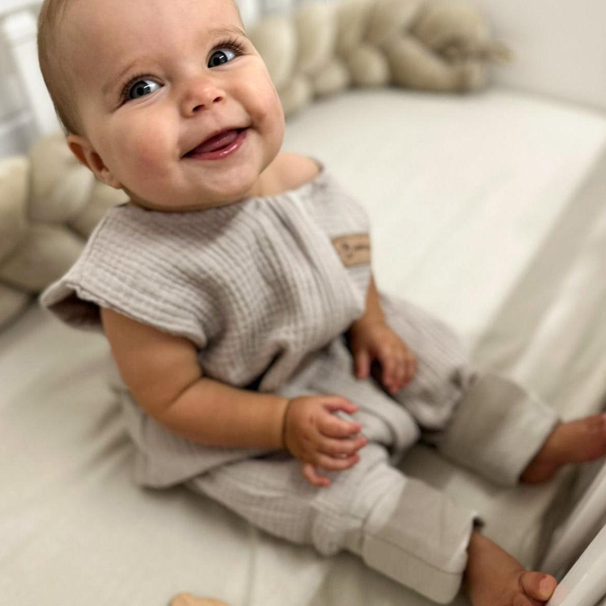 Schlafsack Musselin mit Füßen - mitwachsend, atmungsaktiv & sicher