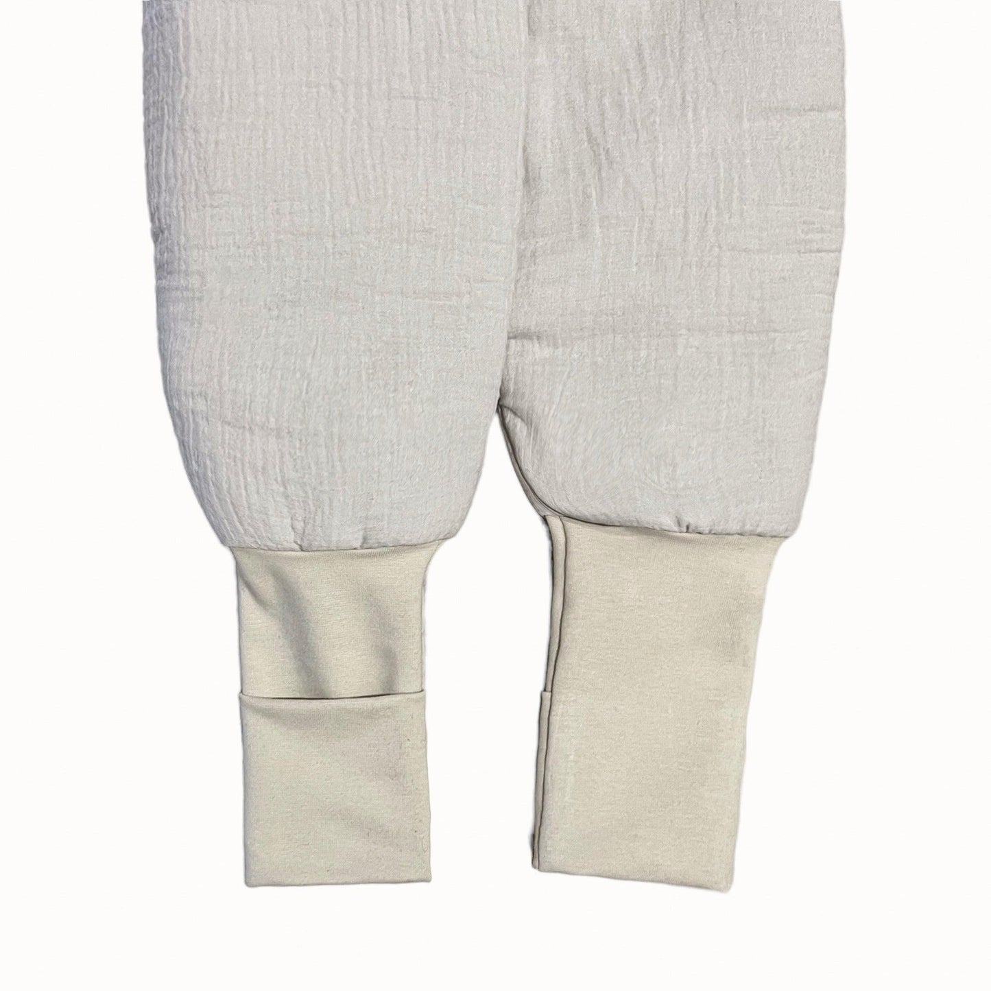 Schlafsack Musselin mit Füßen - mitwachsend, atmungsaktiv & sicher
