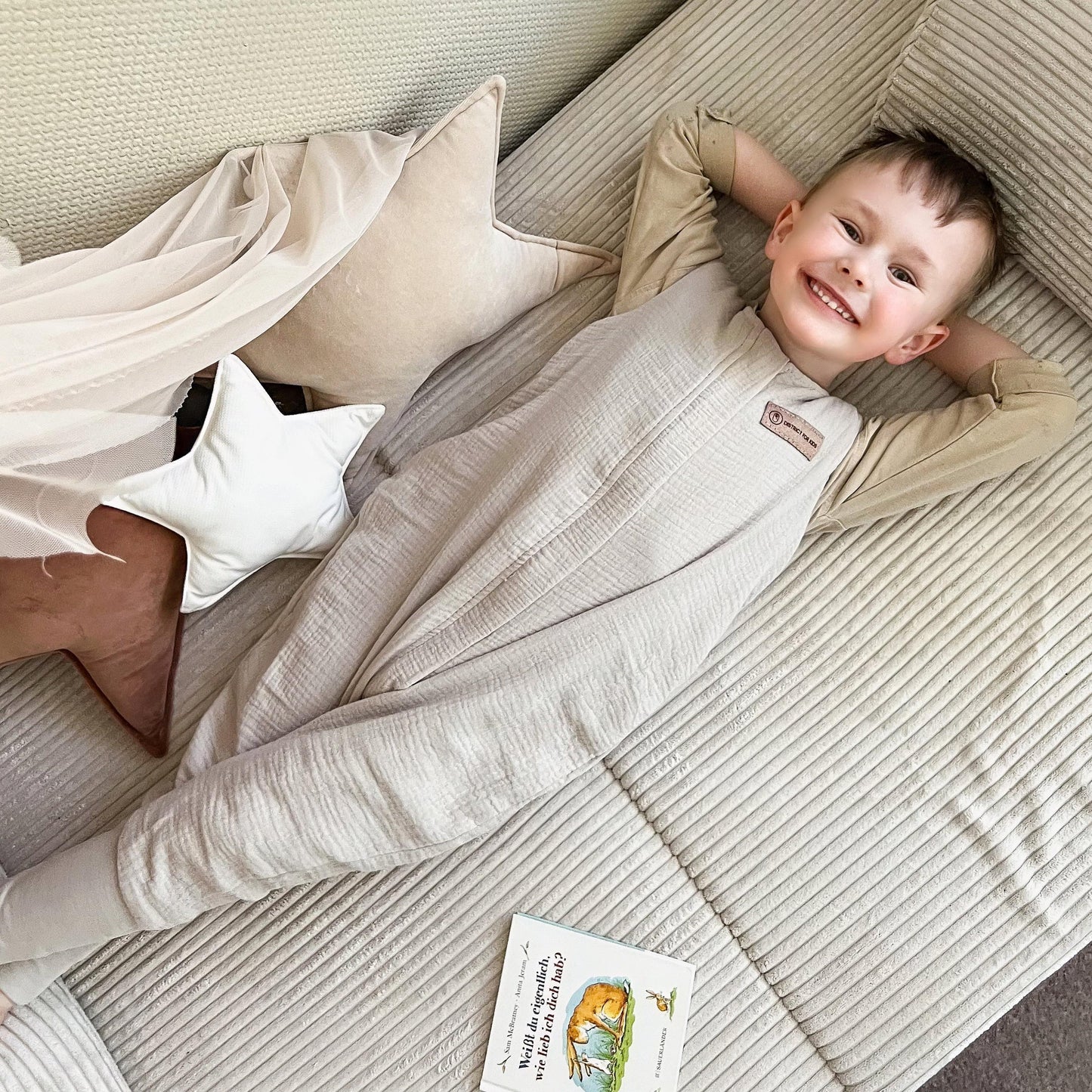 Schlafsack Musselin mit Füßen - mitwachsend, atmungsaktiv & sicher