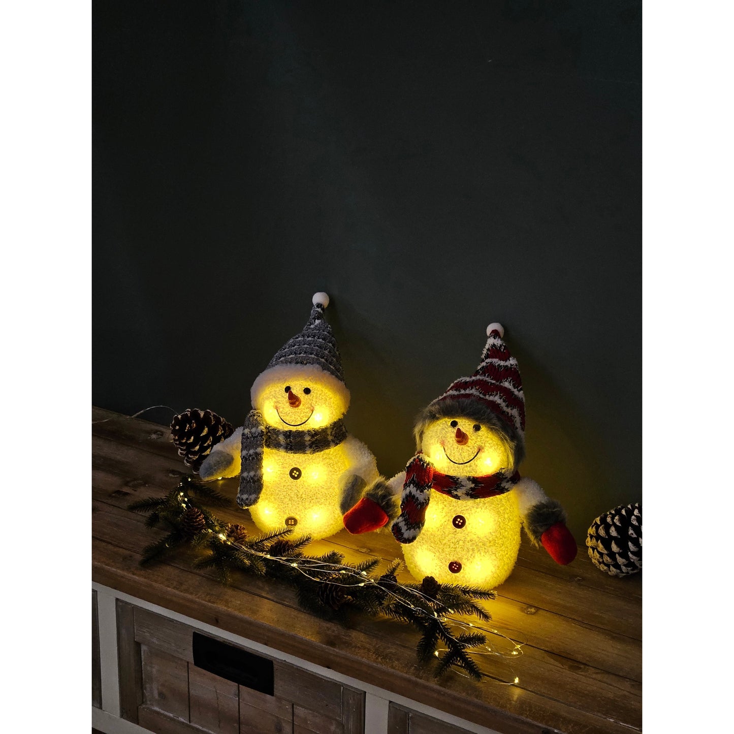 2x Schneemann mit LED bunter Schal & Mütze Höhe 20 cm Beleuchtung warmweiß