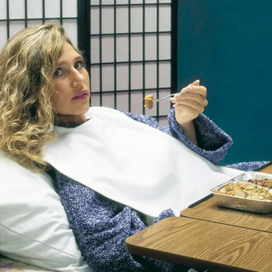 Auslaufartikel: Servocare Kleiderschutz für Erwachsene 45 x 60 cm weiß mit Klettverschluss | Packung (1 Stück)