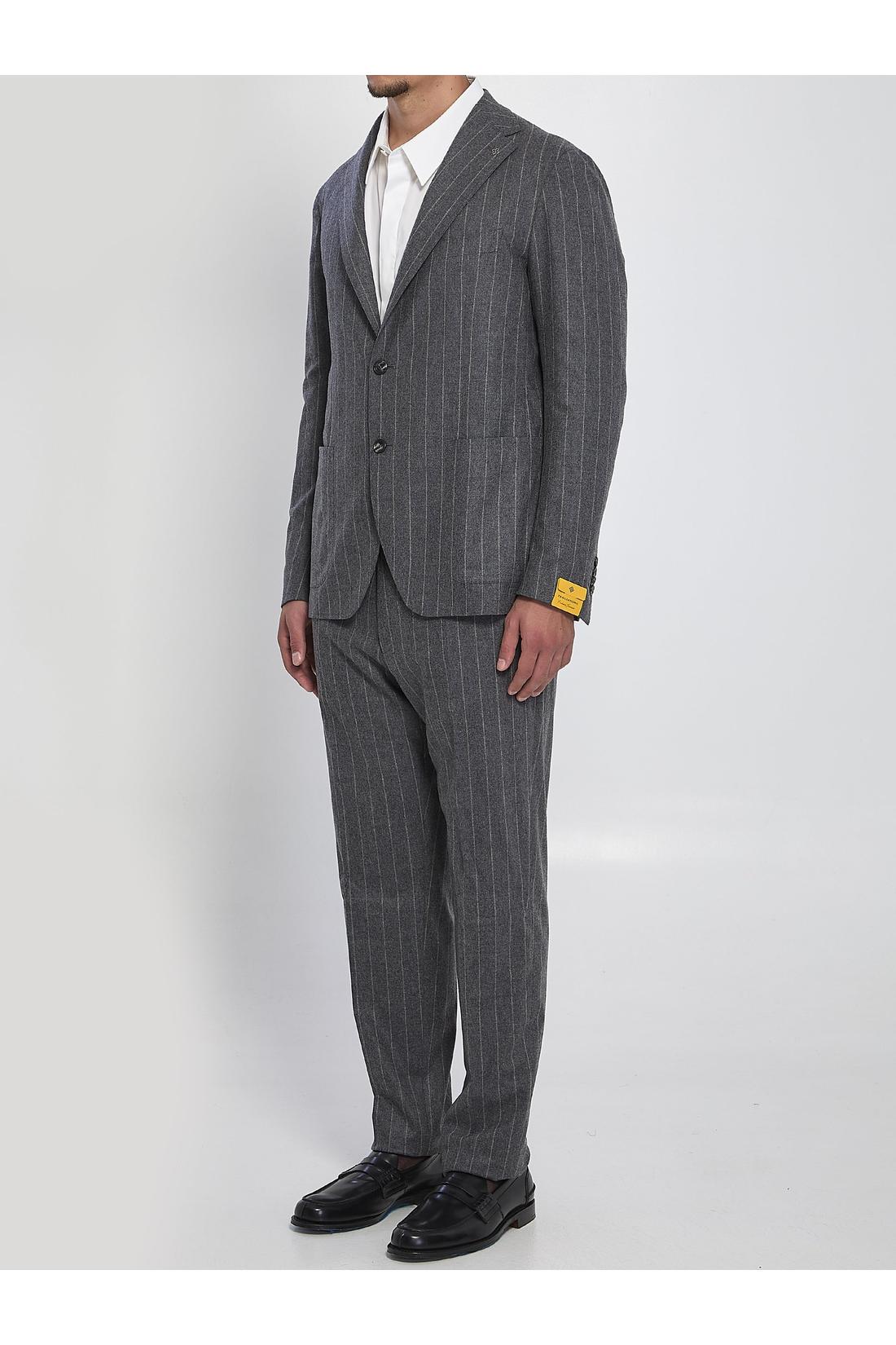 Single-breasted flannel suit