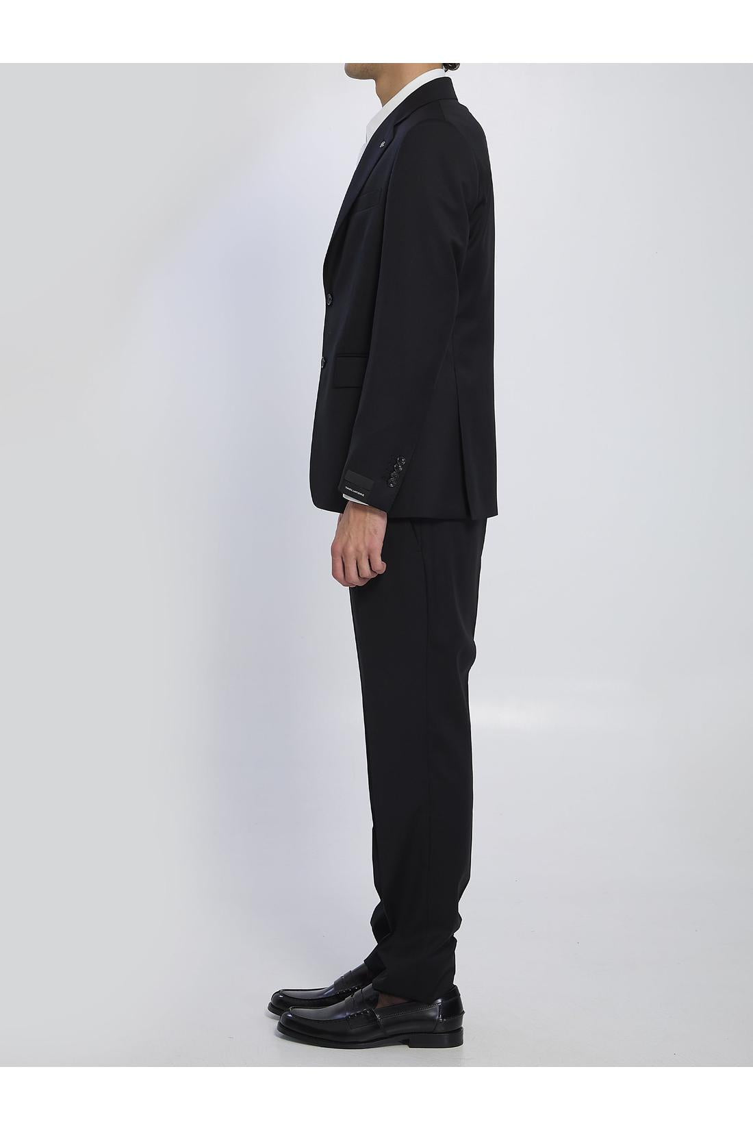 Single-breasted suit in virgin wool