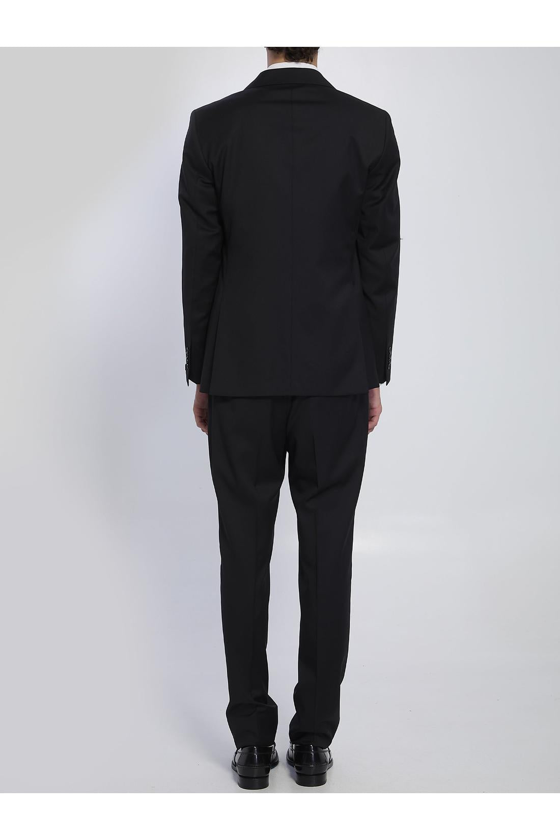 Single-breasted suit in virgin wool