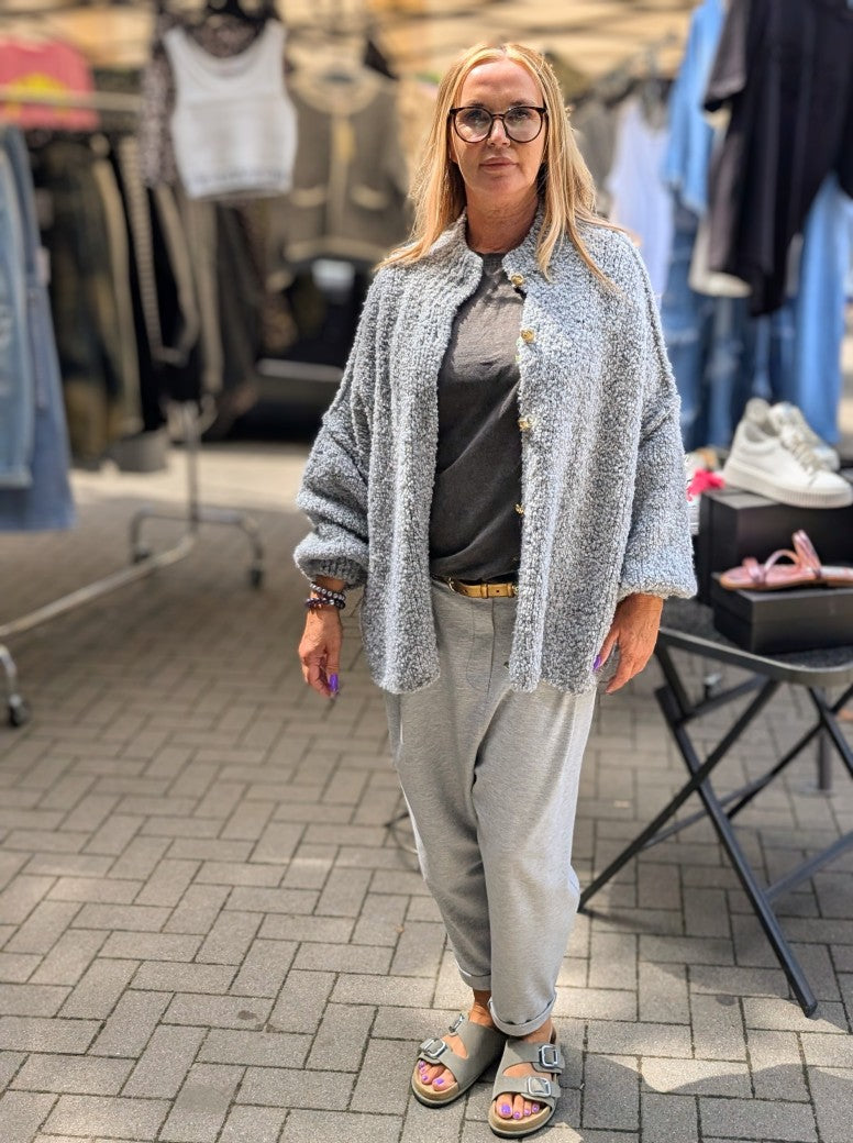 Cardigan Strickjacke Bouclé Hellgrau mit Goldknöpfen Oversized One Size