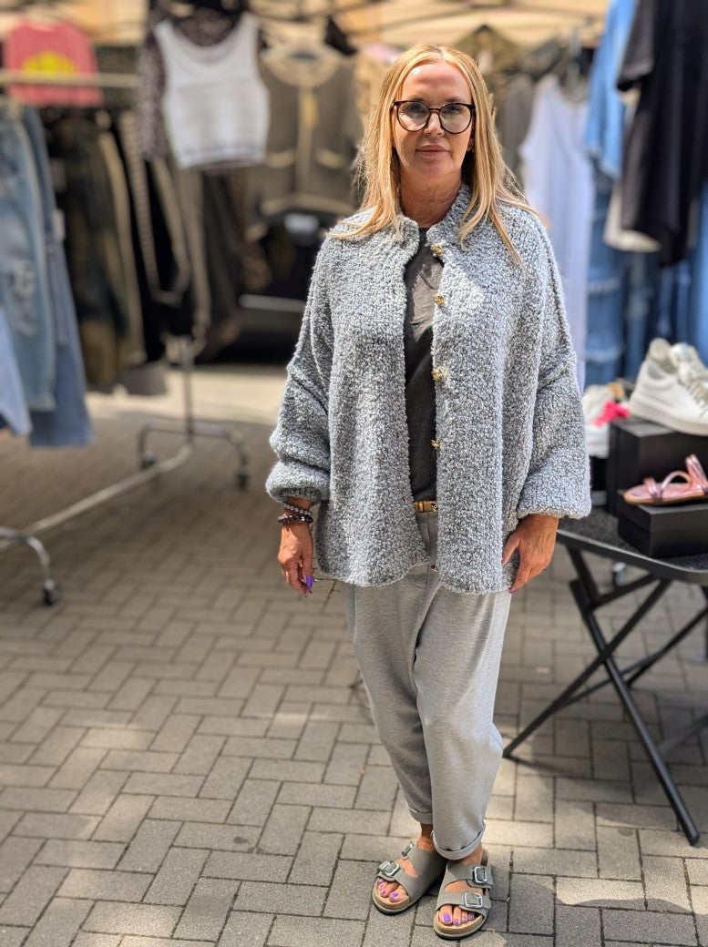 Cardigan Strickjacke Bouclé Hellgrau mit Goldknöpfen Oversized One Size