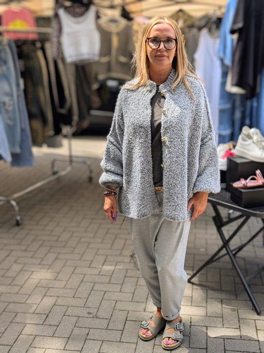 Cardigan Strickjacke Bouclé Hellgrau mit Goldknöpfen Oversized One Size