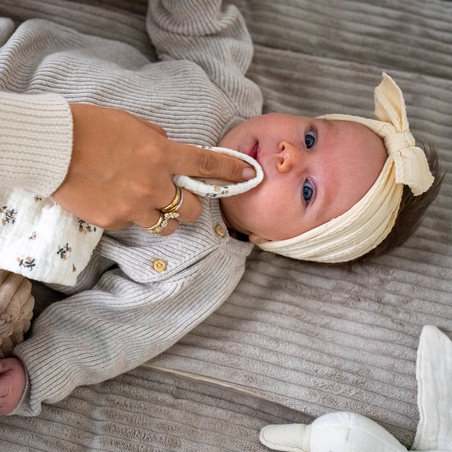 Wickelauflage Cord mit Unterlage – natürlich & kuschelig für dein Baby