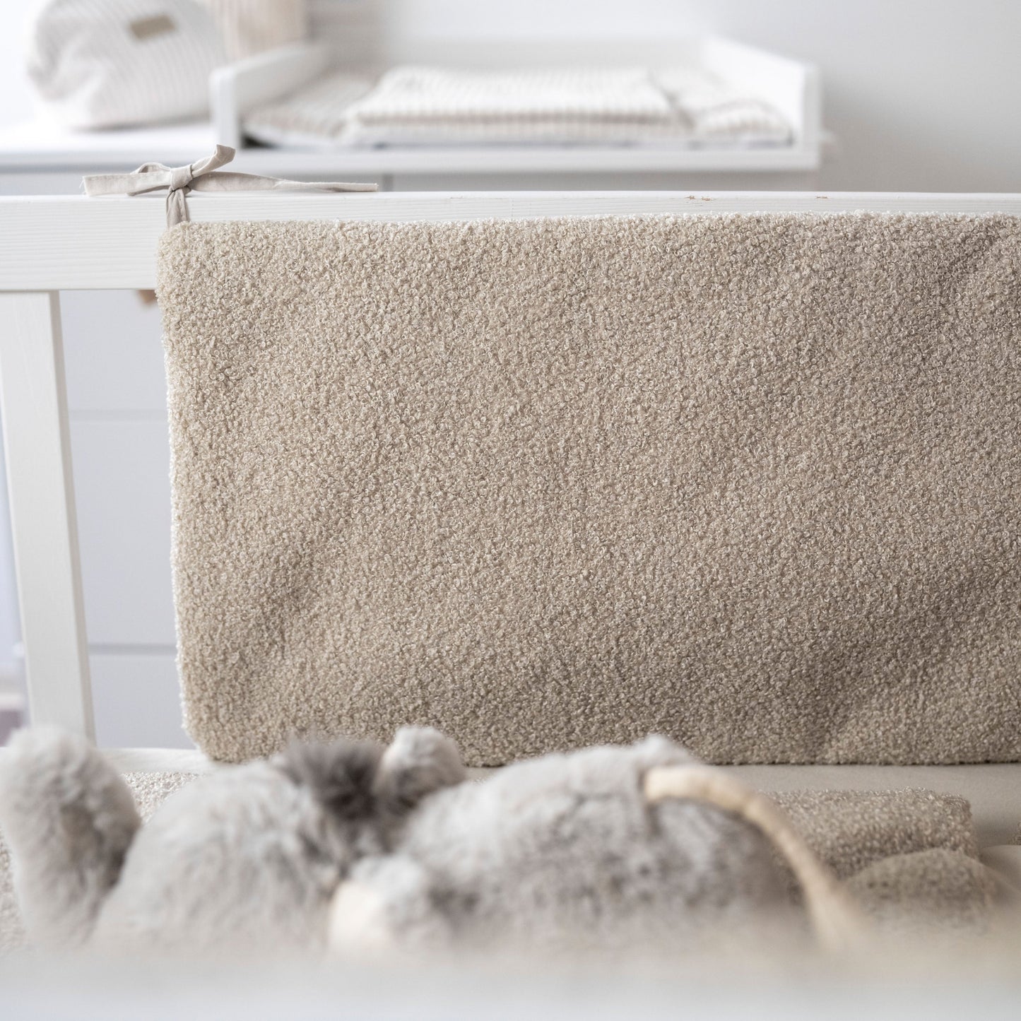 Bettumrandung Teddy Bouclé – Weiche Premium Umrandung für Baby- & Beistellbetten