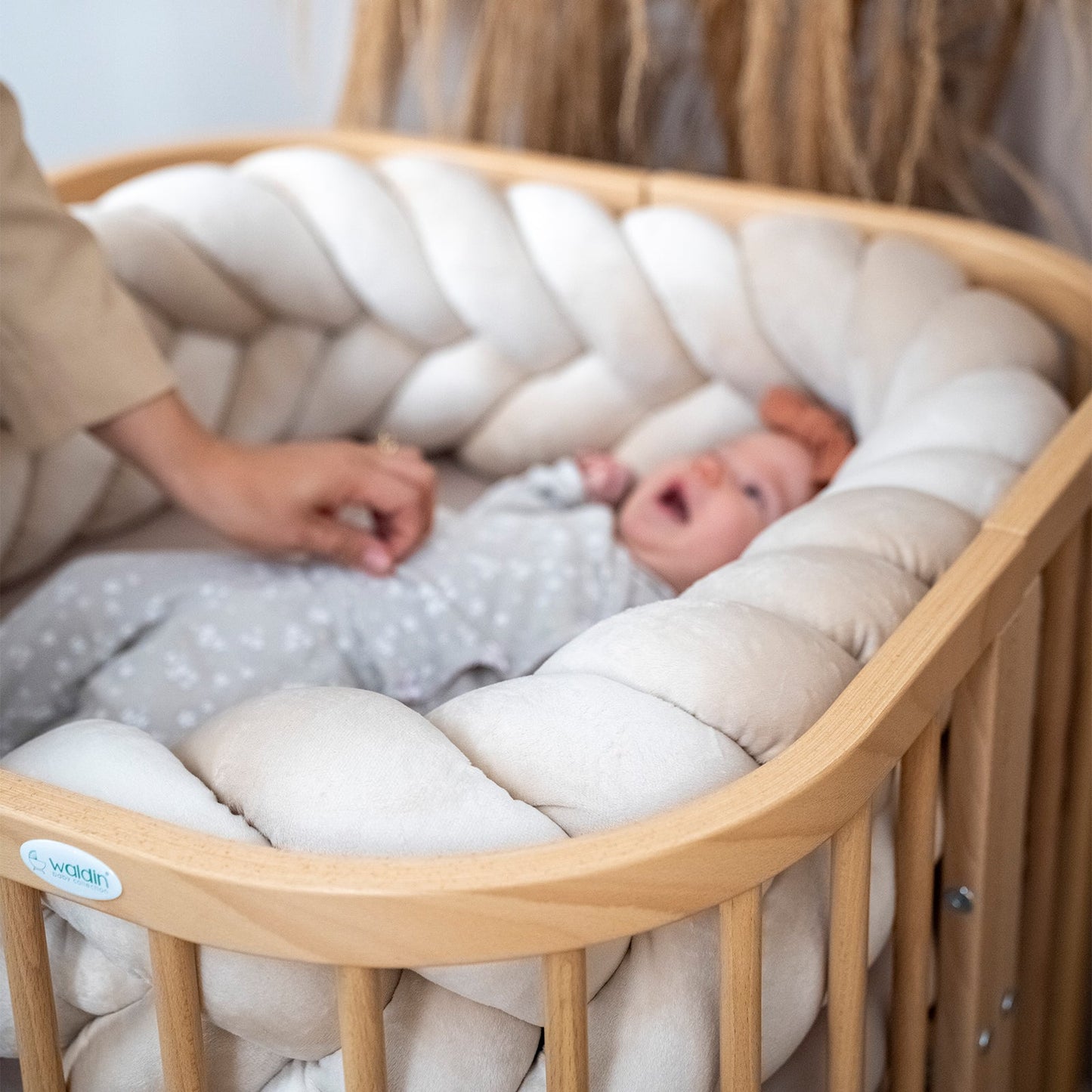 Bettschlange geflochten Fischgrätenoptik Velours – Premium Schutz & Komfort