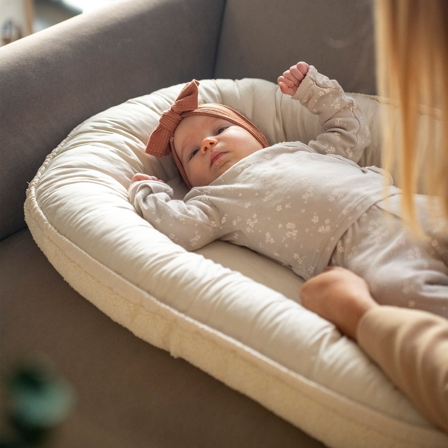 Babynestchen Teddystoff-Bouclé – mitwachsender Baby-Kokon