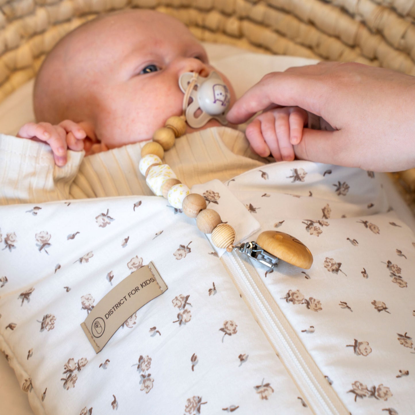 Pucksack Baumwolle Rosen mitwachsend – Ganzjahres Babyschlafsack & Einschlafhilfe