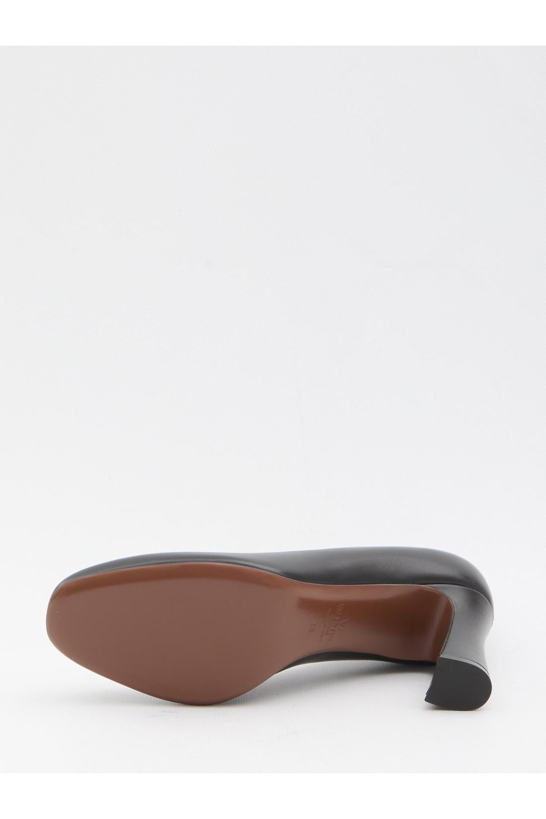 VLogo Signature pumps