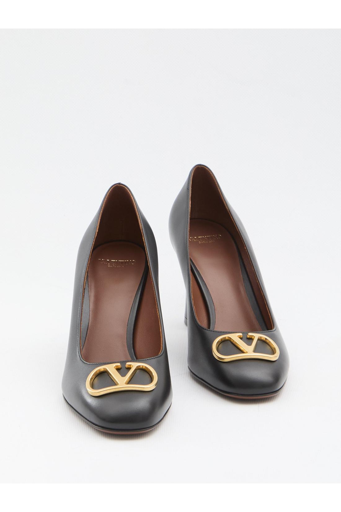 VLogo Signature pumps