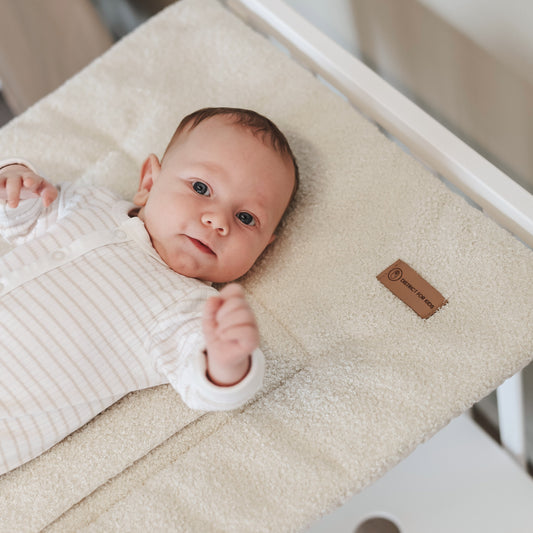 Wickelauflage Teddy Bouclé mit Unterlage – natürlich & kuschelig für dein Baby