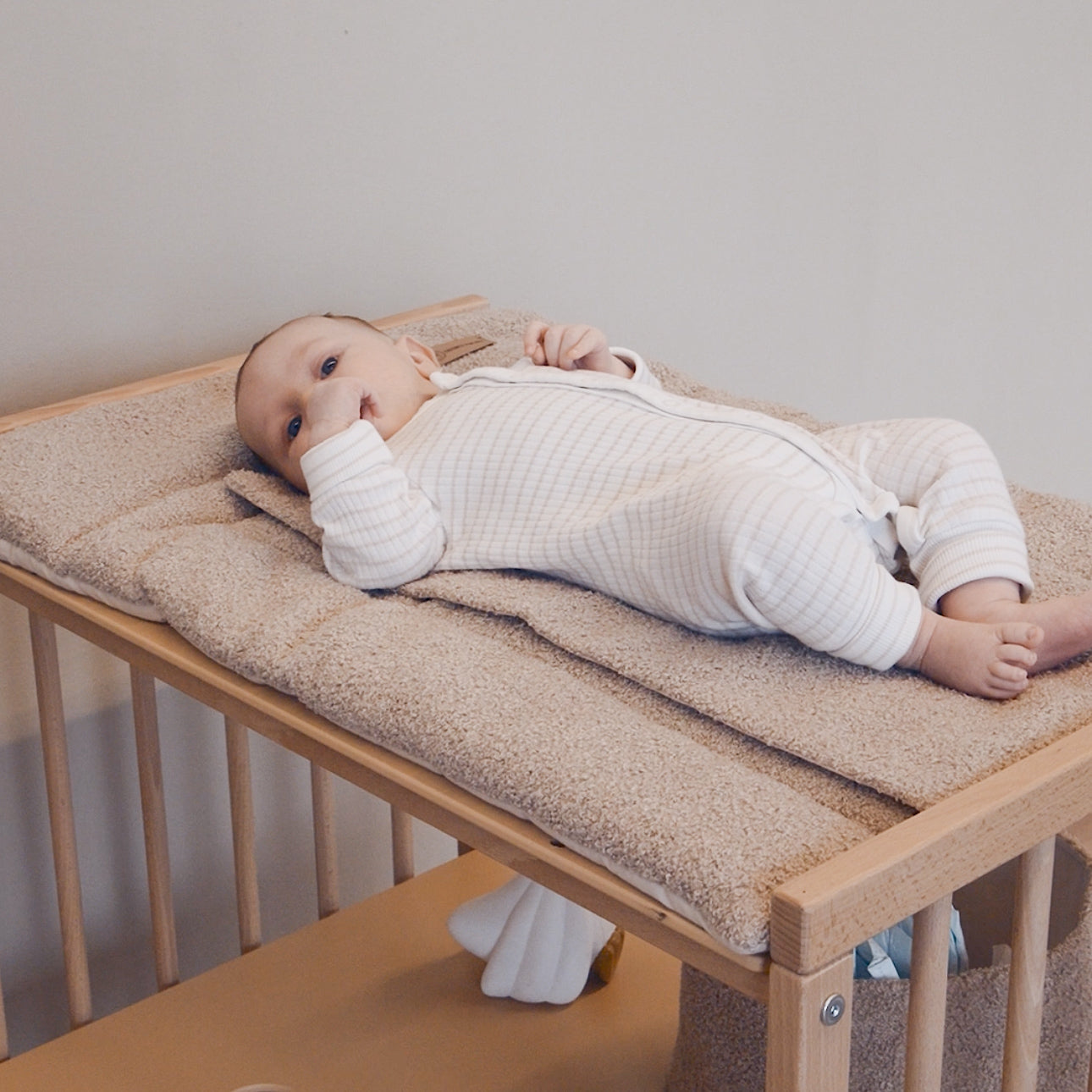 Wickelauflage Teddy Bouclé mit Unterlage – natürlich & kuschelig für dein Baby