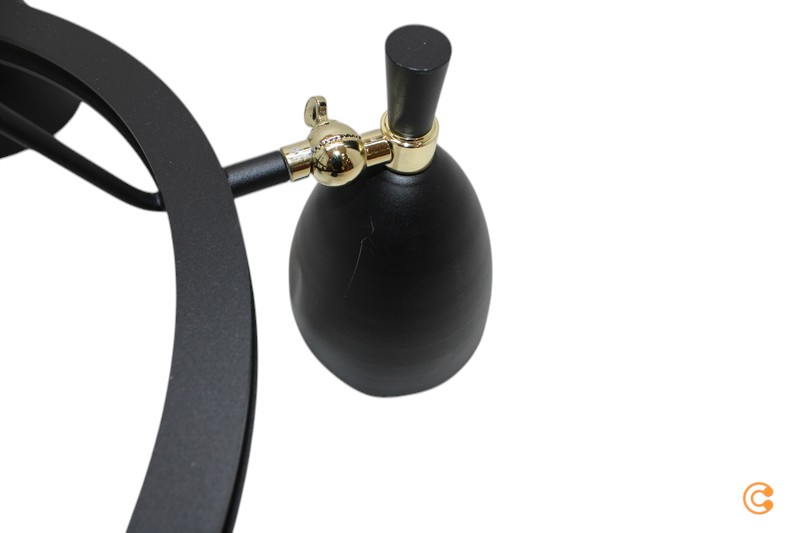 B-flokks Charlotte hengiljós, fimm ljósastaura, svart, loftlampi, kastari. Sjá texta/mynd.