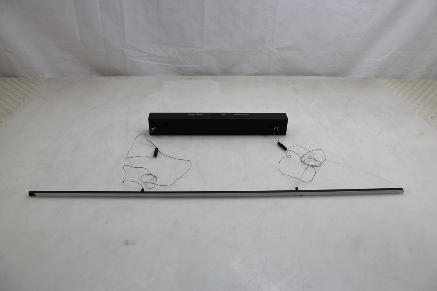 Bankamp Slim hengilampi með Zig Bee dimmanlegri 98 cm svörtu loftljósi í B-flokki. Sjá myndir.