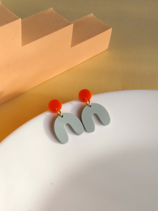 Kleine Arch Bogen Ohrringe in orange salbei