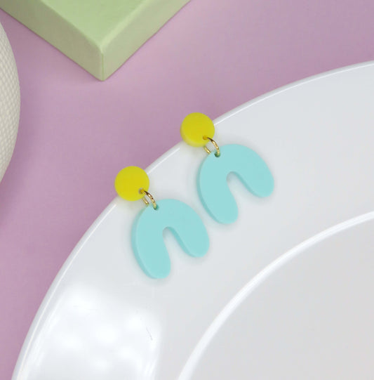 Kleine Arch Bogen Ohrringe in gelb türkis