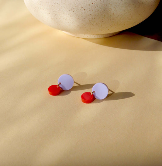 Big Dotty Acryl Ohrringe in flieder rot