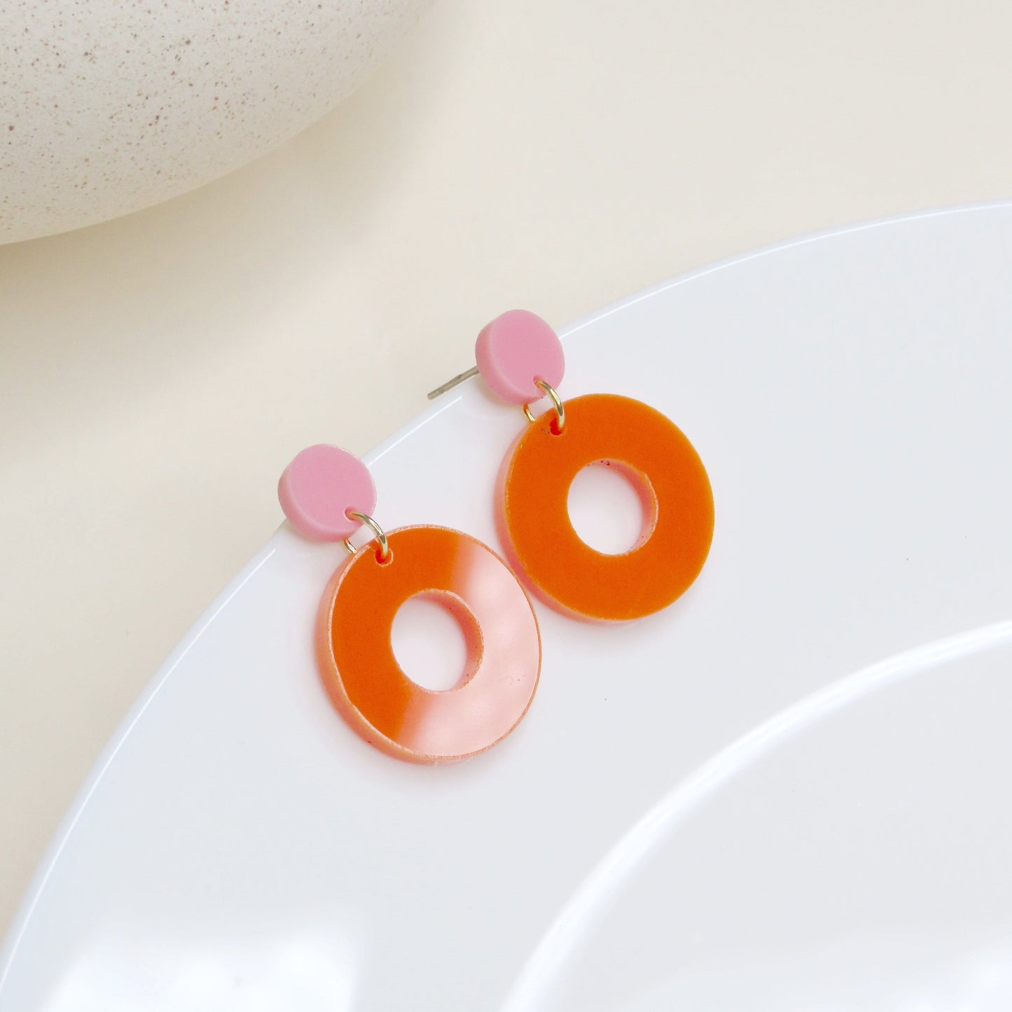 Colorblock Circle Ohrstecker in rosa & orange