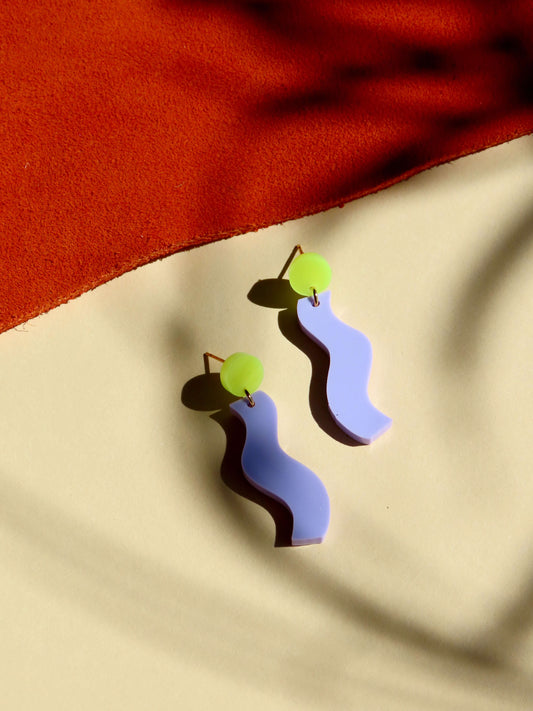 Wormly Ohrringe mit Edelstahl Steckern in neongelb flieder