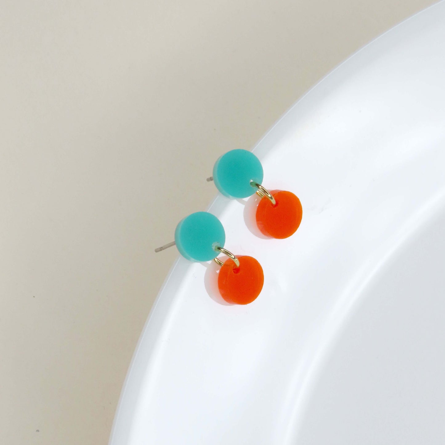 Dotty Acryl Ohrringe in türkis neonorange