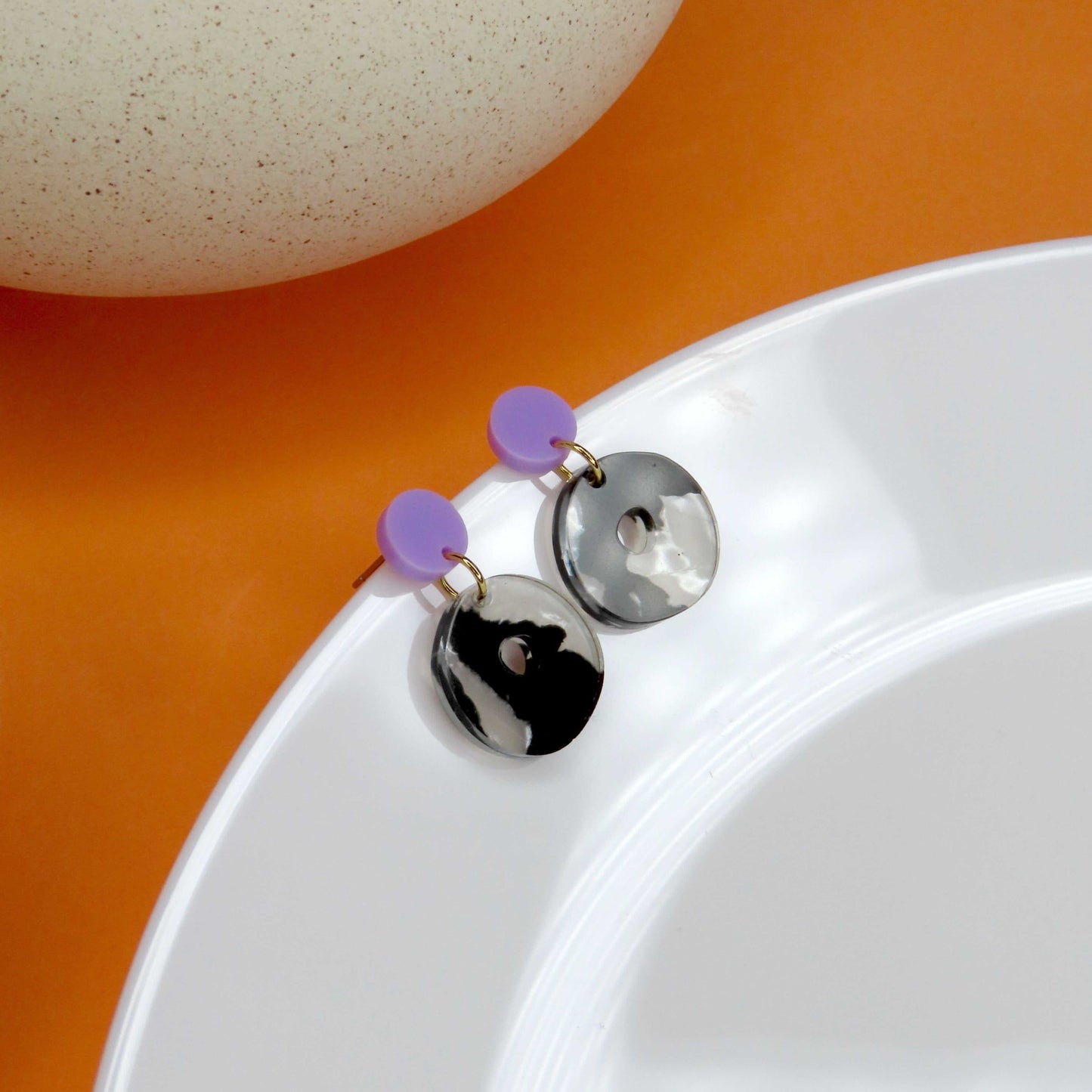 Alma Ohrstecker in flieder mit Acetat Anhängern