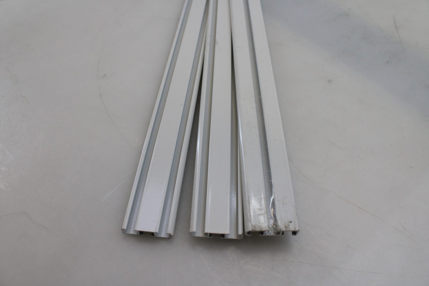 Garesa gardínuteinn, B-flokks, innri hlaupateinn, prófíl 363, 2 hlutar, hvítur, 3 stykki