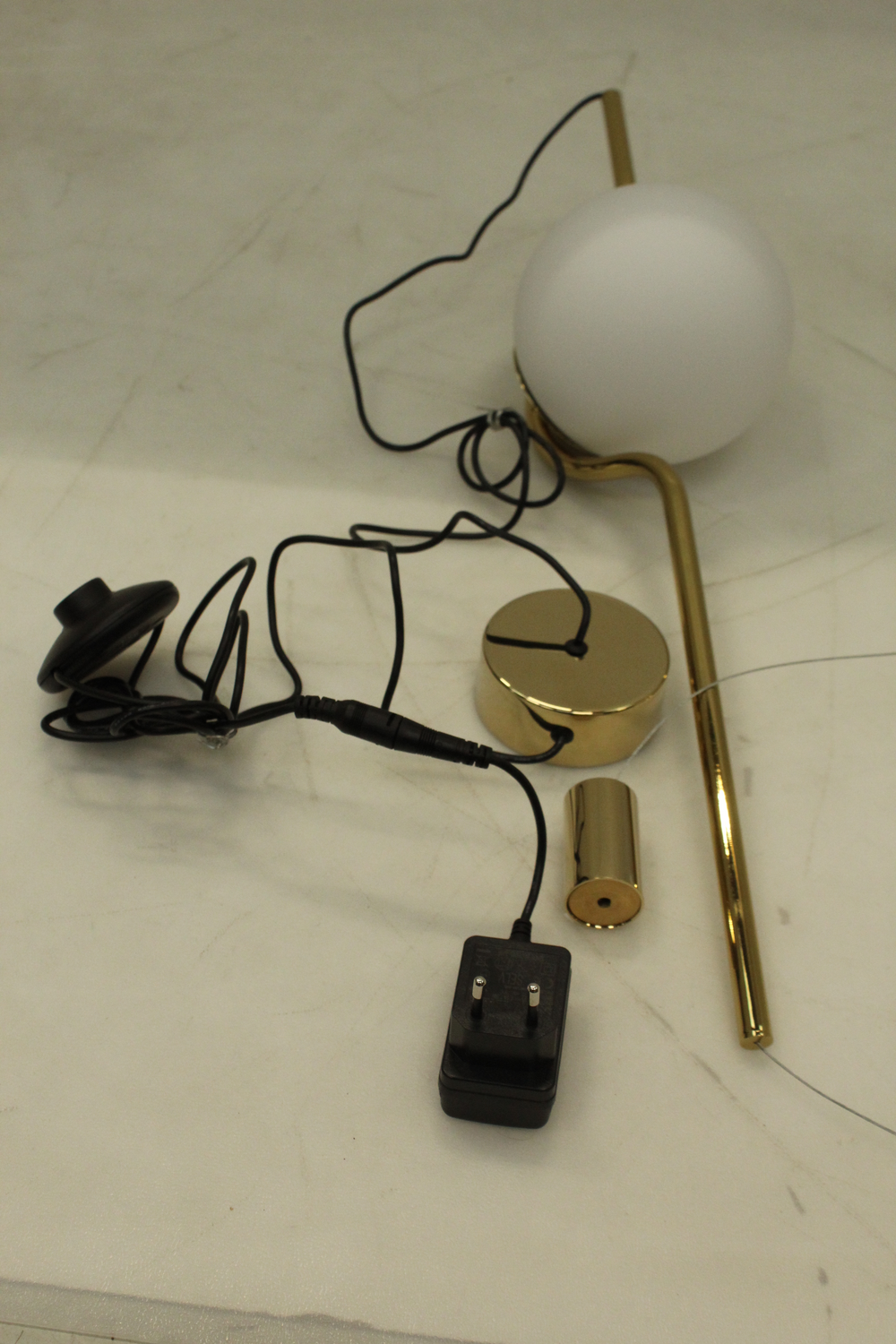 Fabas Luce LED hengiljós Le Vita standandi loftlampi með einu ljósi, b-lager 