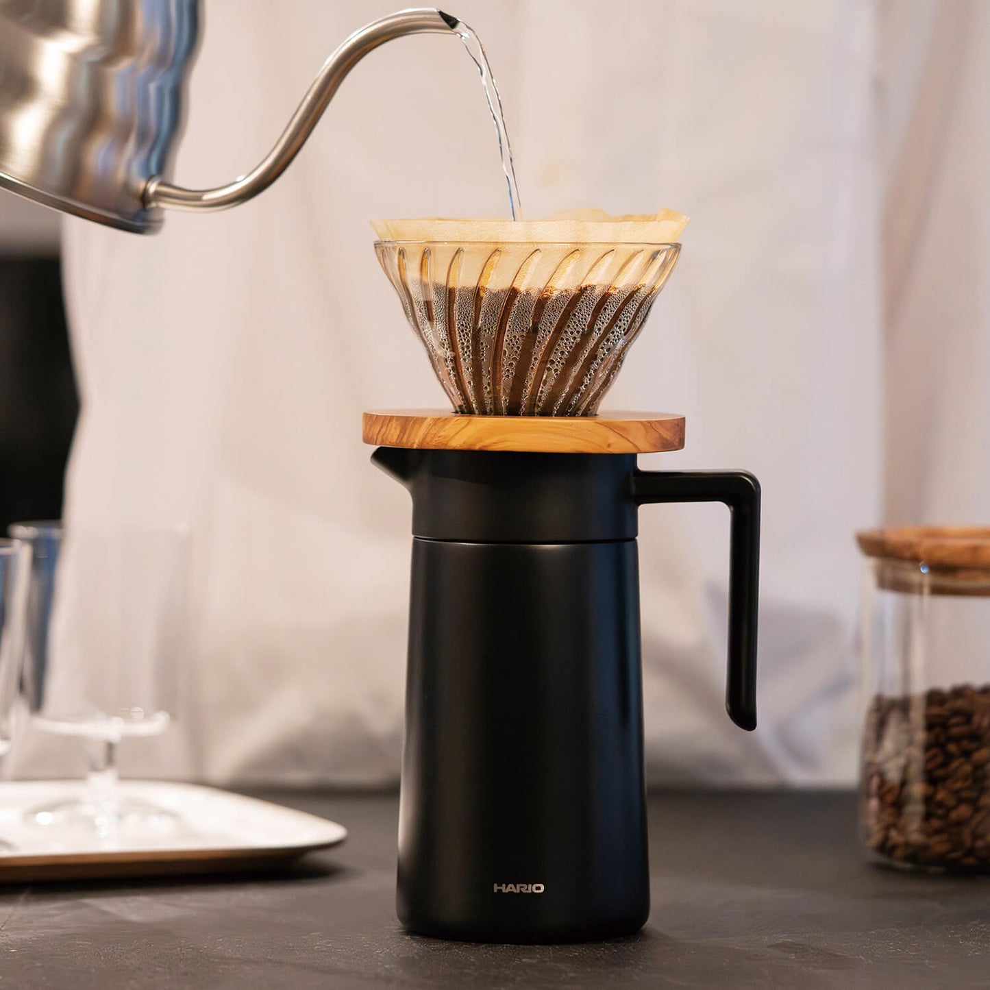 Hario Thermal Server with Ceramic Coating – 600ml Insulated Coffee Carafe