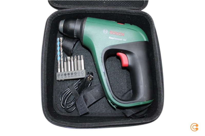 Þráðlaus snúningshamar frá Bosch Home and Garden, fáanlegur á lager, með innbyggðri rafhlöðu og hleðslusnúru. Sjá texta/mynd.