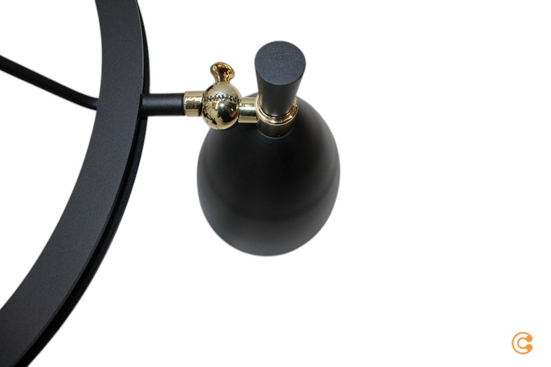 B-flokks Charlotte hengiljós, fimm ljósastaura, svart, loftlampi, kastari. Sjá texta/mynd.