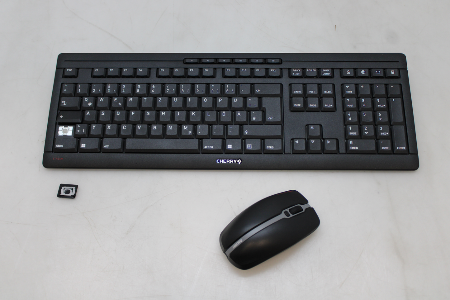 Aukahlutir fyrir Cherry Stream skjáborðstölvur á lager, svartar, inntakstæki. Sjá texta/mynd.