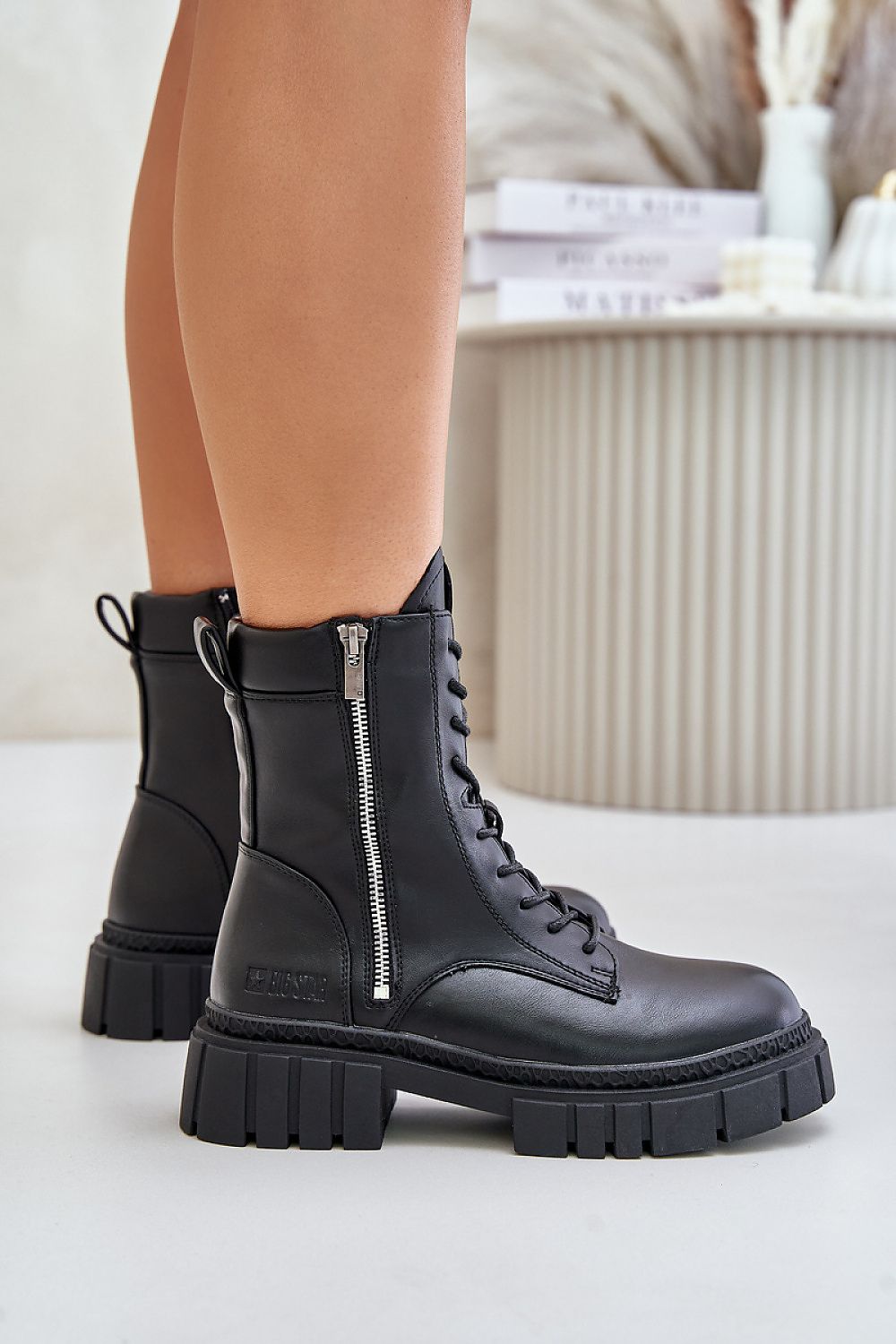  Boot model 202042 Step in style 