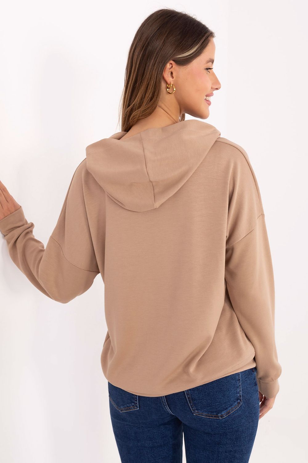  Sweater model 220420 Relevance 