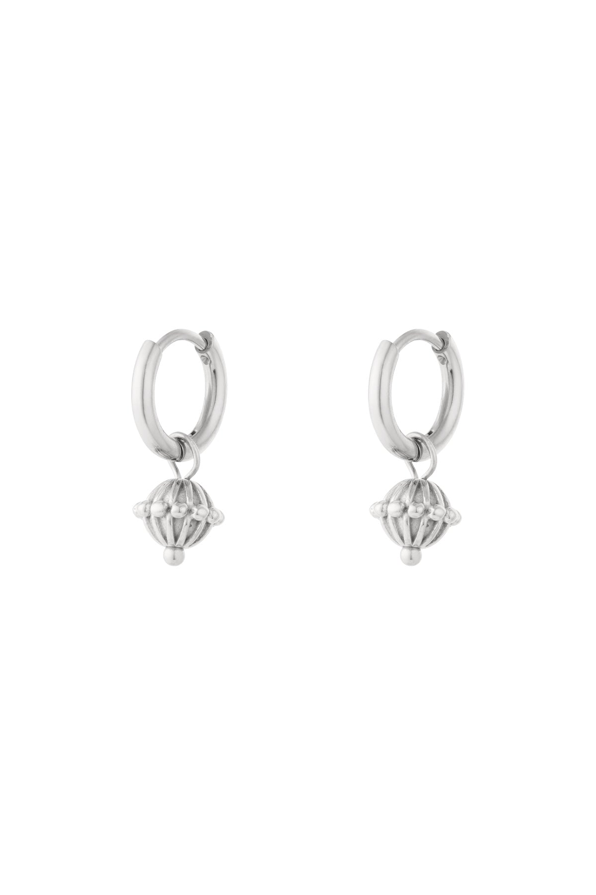 Ohrringe mit Globus-Charm