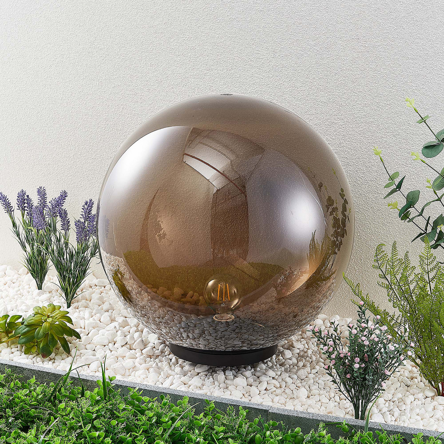 B-flokks skreytingarkúluljós Samini Lindby reykgrátt Ø 50 cm kúlulaga verönd IP44 E27 garður