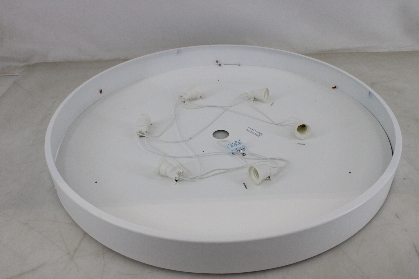 B-flokks Euluna loftlampi Cleo í hvítu. Sjá texta/mynd. 