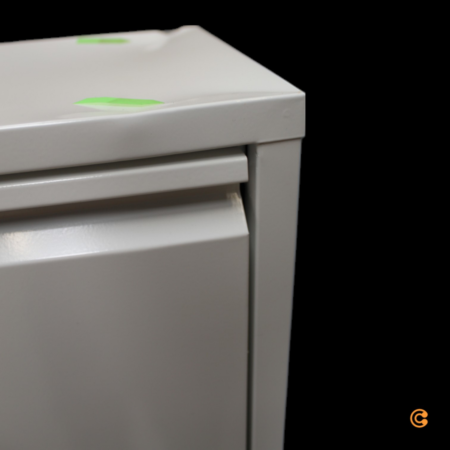 Jan Kurtz Double Berry skóskápur með fjórum skóm, skóhillur og skápur í B-flokki. Sjá texta/myndir.