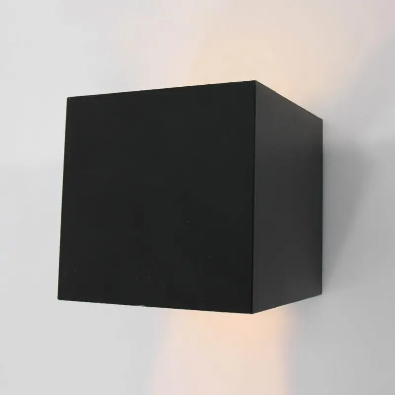 B-flokks Liadomo Maro LED veggljós, svart