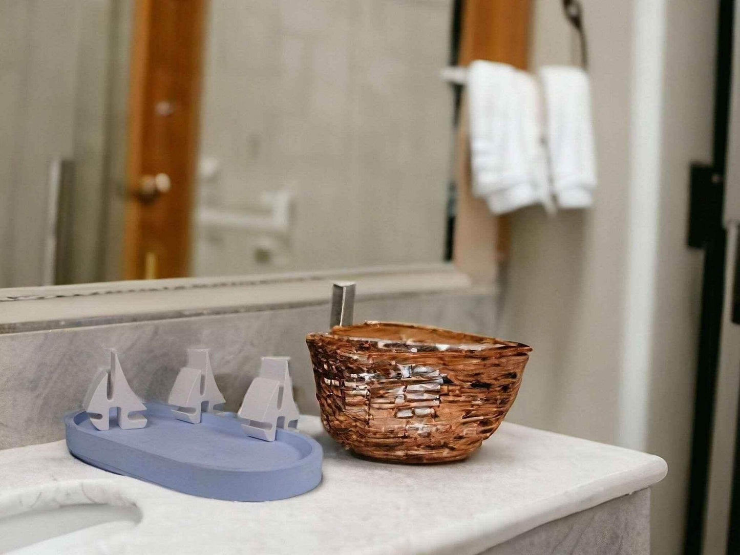 Maritimer Dekoteller mit Segelbooten – Handgefertigte Keramik-Deko in Wunschfarben