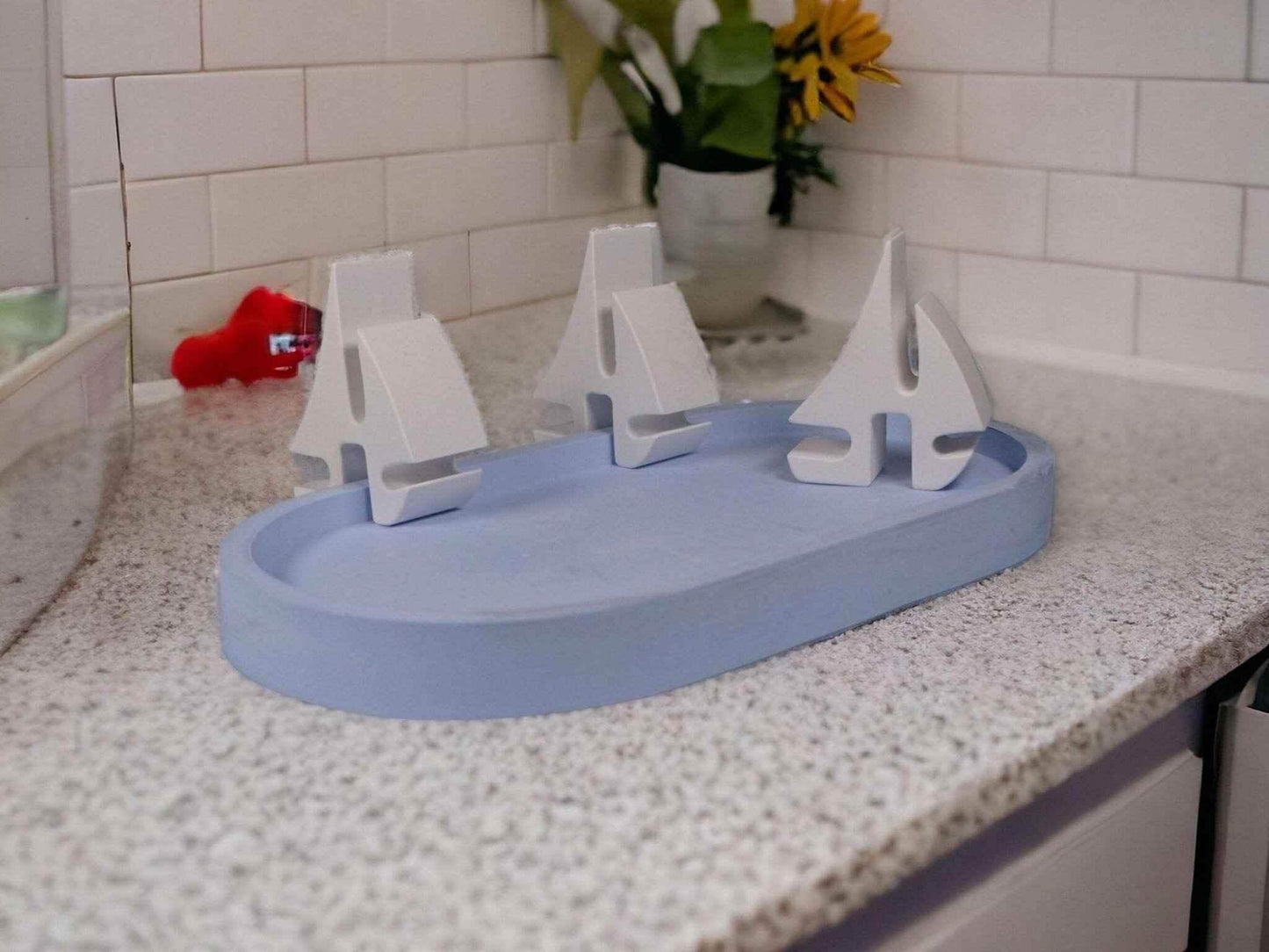 Maritimer Dekoteller mit Segelbooten – Handgefertigte Keramik-Deko in Wunschfarben