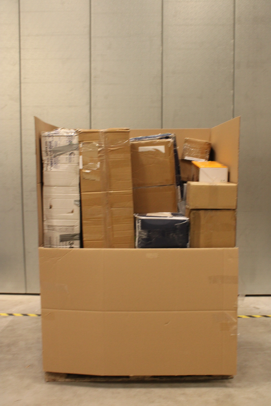 B-flokks blandaðar vörur til baka, pakka af heimilislömpum, rafeindatækjum, 29x