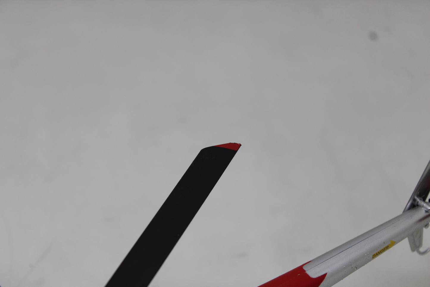 B-flokks Amewi AFX MD500E borgaraleg fjarstýrð þyrlulíkansett GALLT