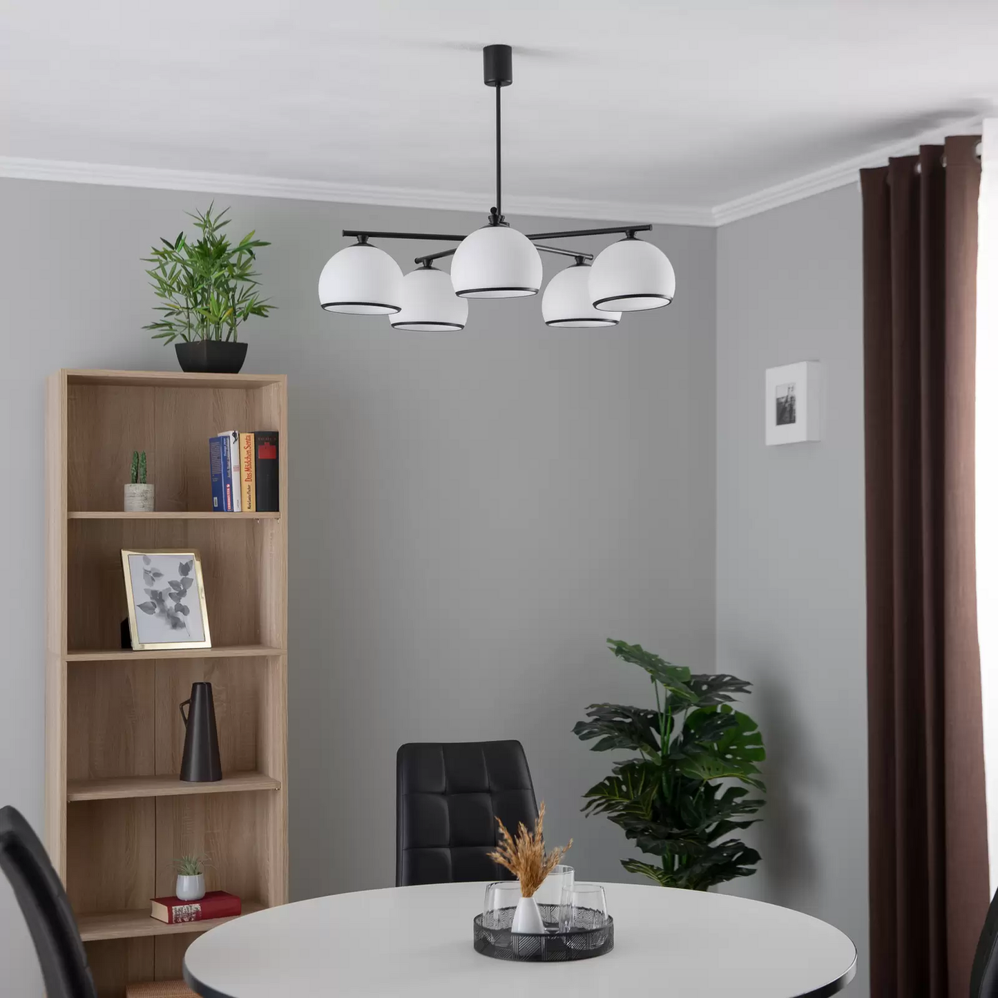 Mina fimm ljósasta loftljós, ópalgler, svart, B-flokkur.