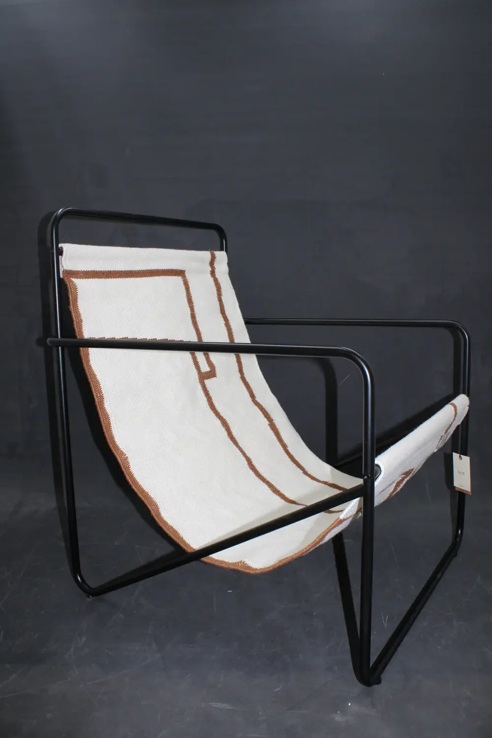 B-flokks Ferm Living Desert Chair svartur hægindastóll, setustóll með hægindastól