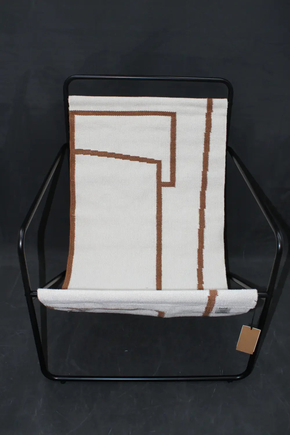 B-flokks Ferm Living Desert Chair svartur hægindastóll, setustóll með hægindastól