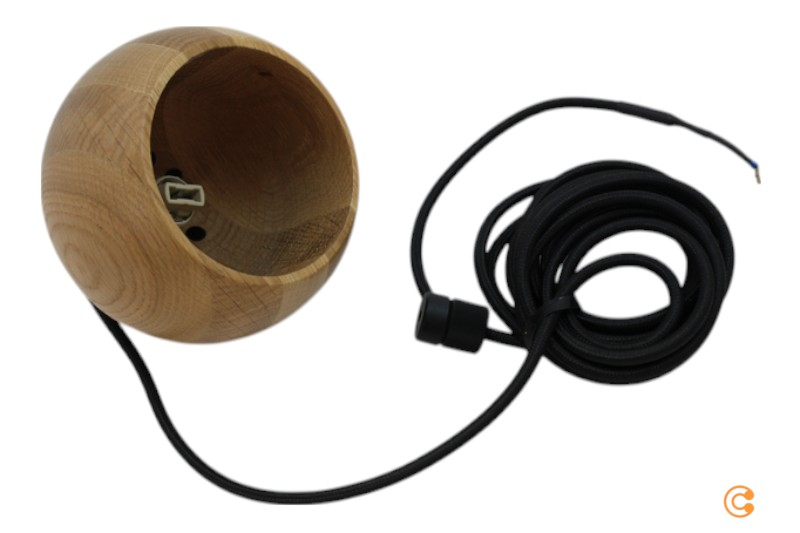 Frandsen hengilampi, B-flokks, kúlulaga, úr náttúrulegri eik, ø 12 cm. Sjá texta/mynd.